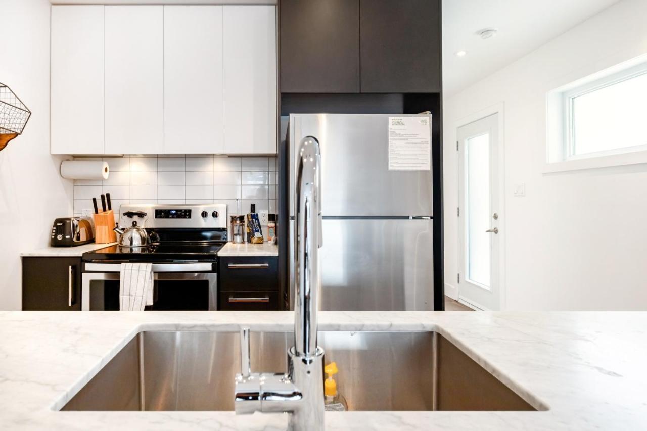 Sleek Condo In The Heart Of Little Italy By Den Stays Montréal Zimmer foto