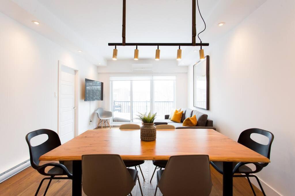 Sleek Condo In The Heart Of Little Italy By Den Stays Montréal Exterior foto